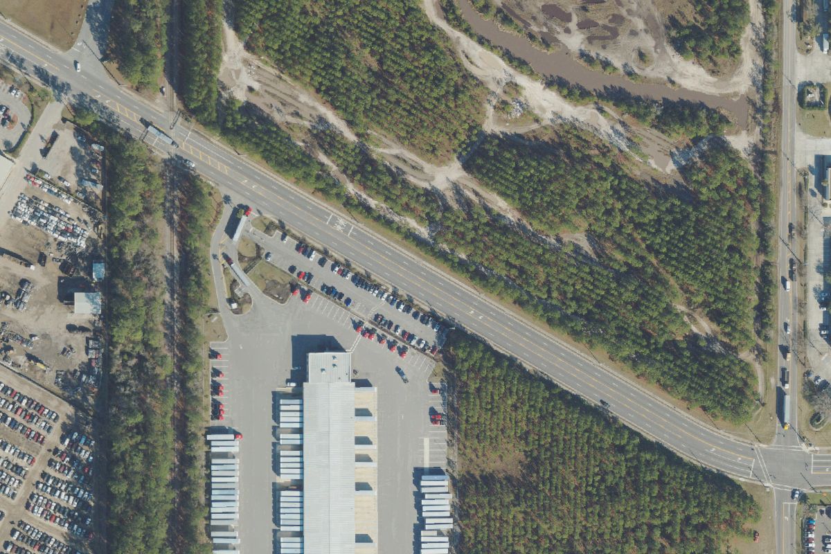 Aerial photo of Go Pull-It at 7282 Commonwealth Ave