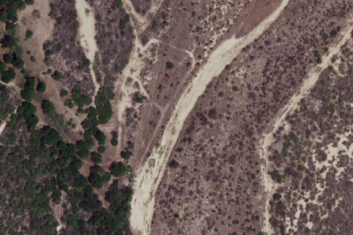 Aerial photo of La Pryor Pick a Part