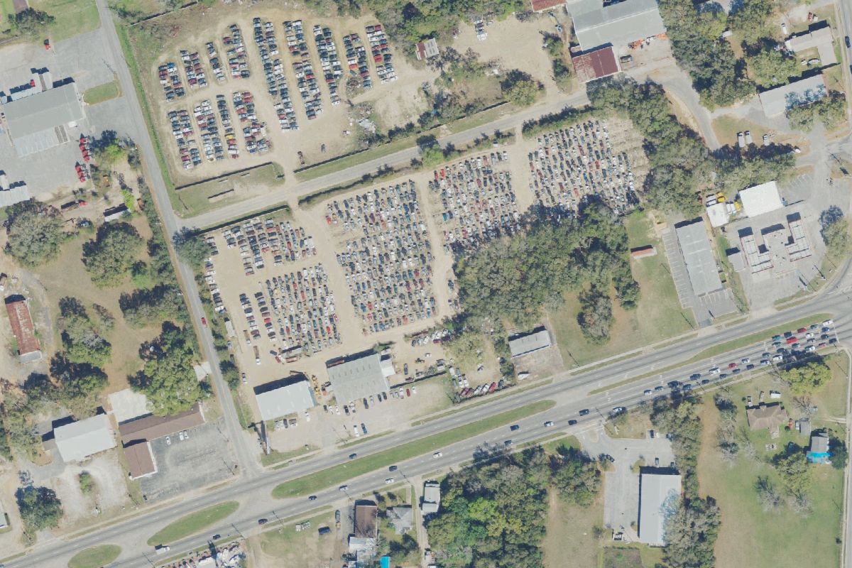 Aerial photo of Kikers U-Pull-It at 3010 W Fairfield Dr